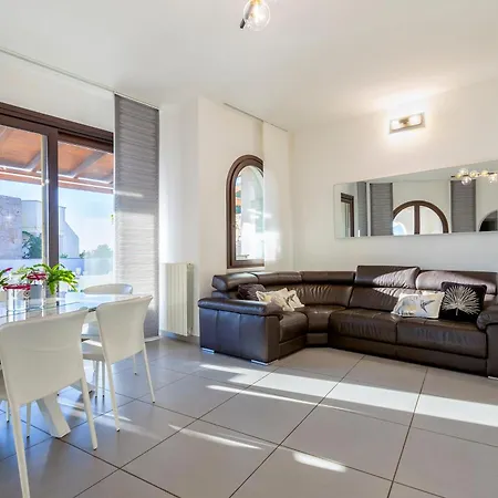 Gioja Mea Apartment *